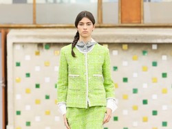 10 Koleksi Chanel Resort 2025, Busana Bertema Maritim Modern