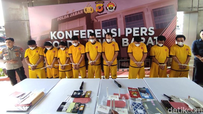 Komplotan kasus penipuan online di Jabar