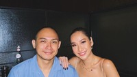 Ketika Tiko berulang tahun pada Desember lalu, ia merayakannya bersama sang istri. Pasangan suami itu makan malam di restorsn Si Jin Bali, dan tak lupa, BCL menyiapkan kue ulang tahun kecil.  Foto: Instagram @itsmebcl @tikoaryawardhana