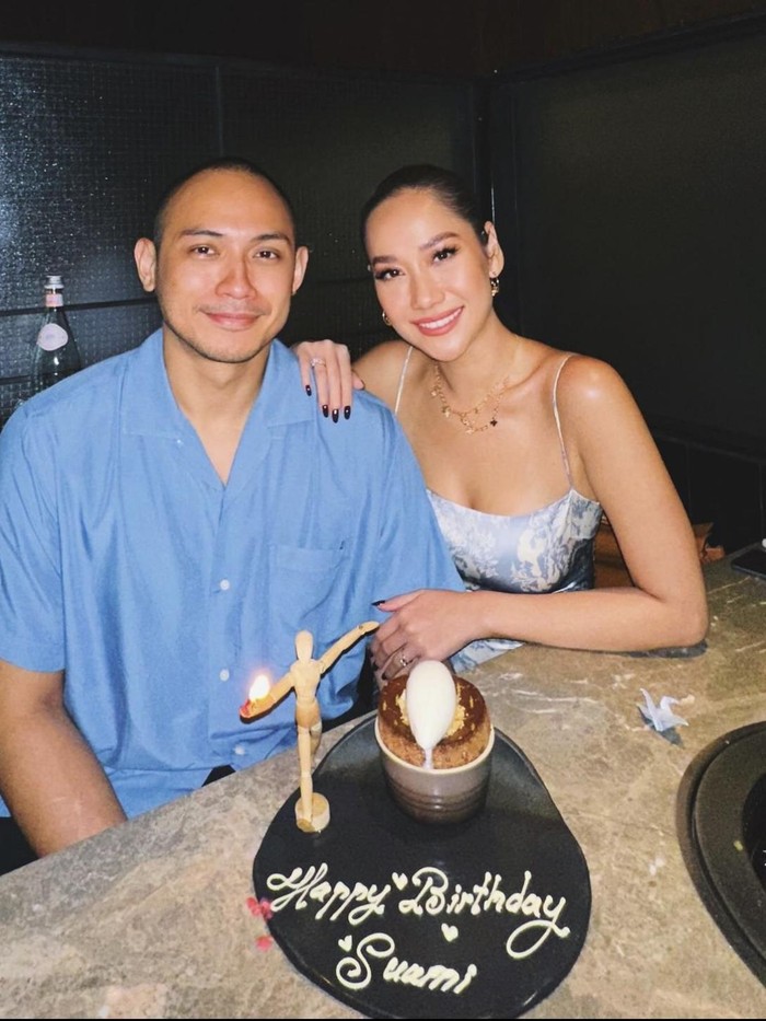 Manis! Momen BCL Makan Bareng Suami, Tiko Aryawardhana dan Keluarga