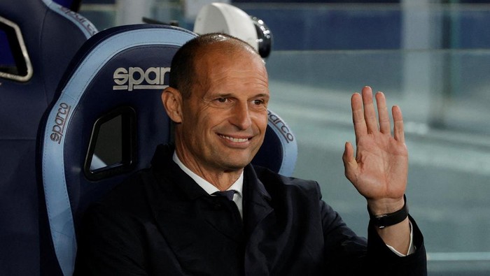 FILE PHOTO: Soccer Football - Coppa Italia - Semi Final - Second Leg - Lazio v Juventus - Stadio Olimpico, Rome, Italy - April 23, 2024 Juventus coach Massimiliano Allegri reacts before the match REUTERS/Ciro De Luca/File Photo