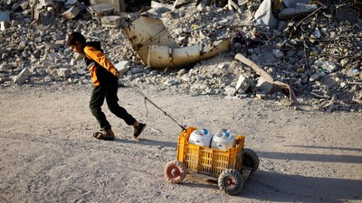 Melihat Perjuangan Anak Gaza Memperoleh Air Minum