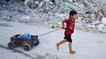 Melihat Perjuangan Anak Gaza Memperoleh Air Minum