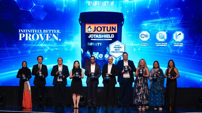 Memilih Cat Eksterior yang Berkualitas Arun Kumar, selaku President Director PT. Jotun Indonesia pada saat peluncuran Jotun Jotashield Infinity, di Denpasar (3/6).Β  JOTUN, perusahaan cat dan pelapis terkemuka di dunia, resmi meluncurkan produk cat eksterior premium terbaru yaitu Jotun Jotashield Infinity. Bersaing dengan cat eksterior premium lainnya, Jotashield Infinity telah diuji melalui serangkaian pengujian ketat dan disertifikasi sebagai yang terbaik oleh laboratorium independen terkemuka. Jotashield Infinity juga menjadi pilihan utama cat eksterior, dalam penelitian yang melibatkan lebih dari 400 pemilik rumah dan tukang cat di seluruh Asia Tenggara.