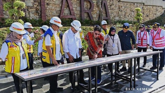 Menhub Budi Karya meninjau lokasi pembangunan kereta otonom atau Autonomous Rail Transit (ART) di Ibu Kota Nusantara (IKN), Senin (3/6). Begini progresnya.