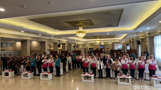 Organisasi istri anggota Polri, Bhayangkari, bersama Yayasan Kemala Bhayangkari (YKB) menggelar Kemala Run 2024 di ICE BSD pada Minggu (9/6). (Gisel PL/detikcom)