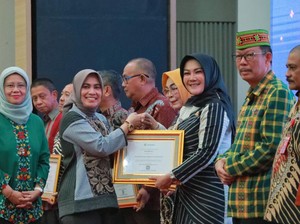Kabupaten Klaten Raih Penghargaan Kawasan Tanpa Rokok dari Kemenkes
