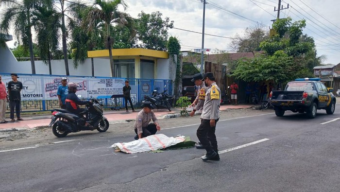 Pemotor tewas usai menghindari Bus Bagong di Blitar