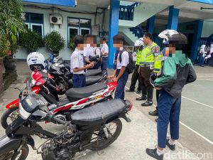 Polisi Kota Kediri Tertibkan Pelajar SMP yang Nekat Bawa Motor ke Sekolah