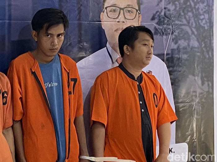 Polda Sumsel menangkap 6 perampok rumah dan ruko di Jalan Pangeran Ayin, Kecamatan Talang Kelapa, Kabupaten Banyuasin. Perampokan tersebut terjadi pada pukul 00.30 WIB, Minggu (26/5/2024).