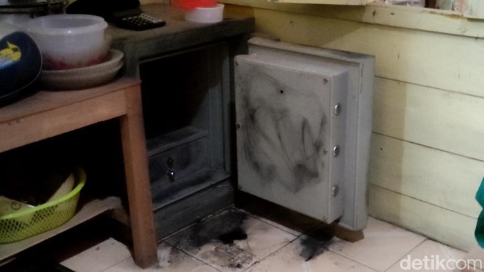 Brangkas tempat menyimpan emas korban pencurian di Desa Sukopuluhan Kecamatan Pucakwangi, Selasa (4/6/2024).
