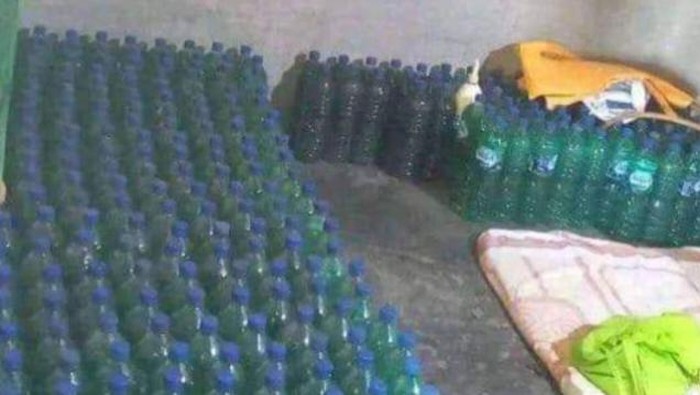 Tempat penampungan pertalite yang dikemas dalam botol air mineral untuk dijual secara eceran di Kabupaten Sabu Raijua, NTT. (Dok. Ombudsman RI Perwakilan NTT).