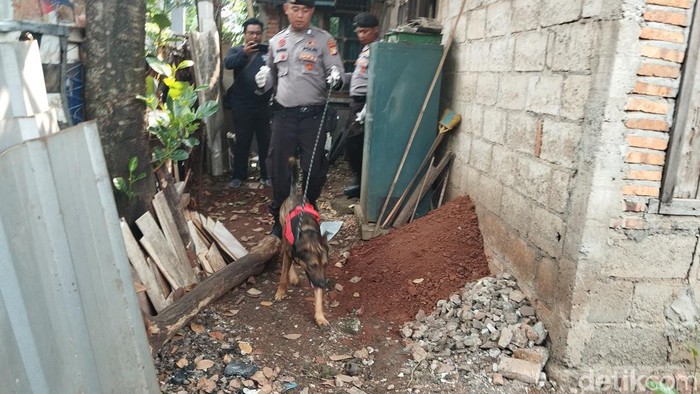 Hasil Pencarian Anjing K-9 Usai 30 Menit Menyisir Rumah Tersangka Pembunuhan Anak di Bekasi