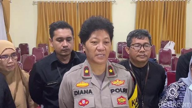 Polisi menyelidiki kasus keracunan massal yang menewaskan satu orang di Kota Bogor.