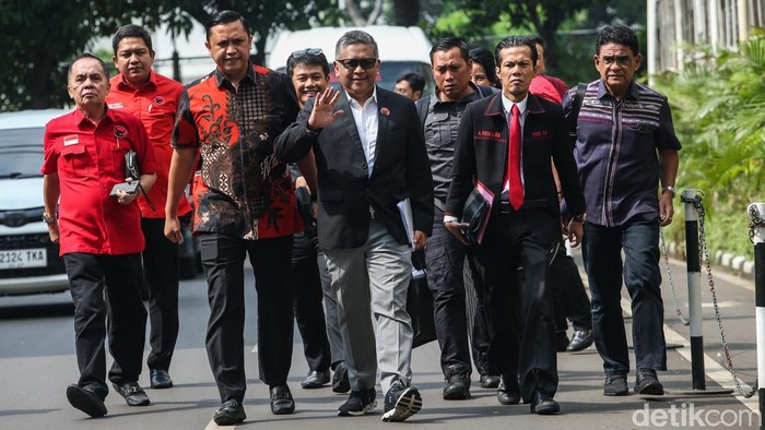 Potret Sekjen PDIP Hasto Penuhi Panggilan Polda Metro Jaya Sekjen PDIP Hasto Kristiyanto memenuhi panggilan Polisi di Polda Metro Jaya, Jakarta, Selasa (4/6/2024).