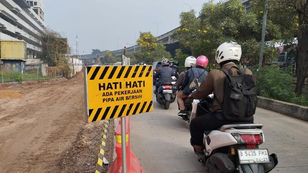 Proyek SPAM di Kalimalang Bekasi Tutup Satu Lajur, Lalu Lintas Tersendat