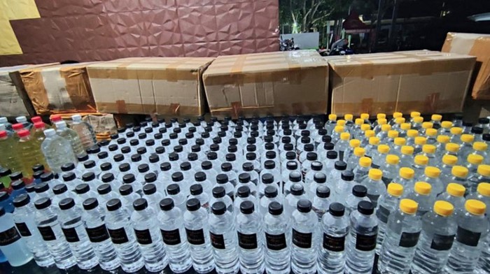 Ratusan botol arak disita petugas Polres Batu