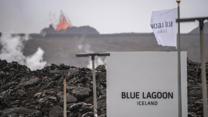 Lava flow is seen in the town of Grindavik, Iceland, Thursday, May 30, 2024. Lava continued to spurt from a volcano in southwestern Iceland on Thursday but the activity had calmed significantly from when it erupted a day earlier. (AP Photo/Marco di Marco)