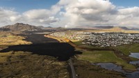 Islandia, yang terletak di atas titik panas gunung berapi di Atlantik Utara, sering mengalami letusan. Yang paling mengganggu dalam beberapa waktu terakhir adalah letusan gunung berapi Eyjafjallajokull pada tahun 2010, yang memuntahkan awan abu dalam jumlah besar ke atmosfer dan menyebabkan penutupan wilayah udara secara luas di Eropa.  