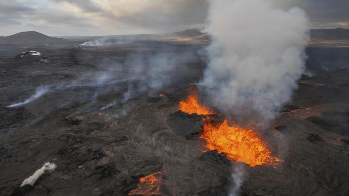 Lava flow is seen in the town of Grindavik, Iceland, Thursday, May 30, 2024. Lava continued to spurt from a volcano in southwestern Iceland on Thursday but the activity had calmed significantly from when it erupted a day earlier. (AP Photo/Marco di Marco)