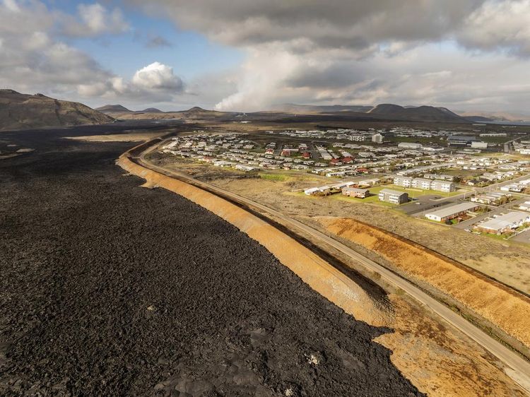 Saat Lava Terus Mengalir dari Gunung Berapi Islandia