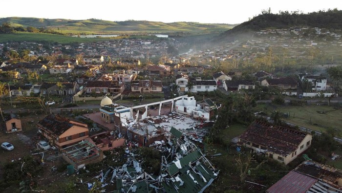 People sift through the remains of their homes damaged by a tornado in Tongaat, South Africa, June 4, 2024. REUTERS/Rogan Ward