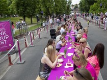 Semarak Festival Sup Merah Muda Tandai Musim Panas di Lituania