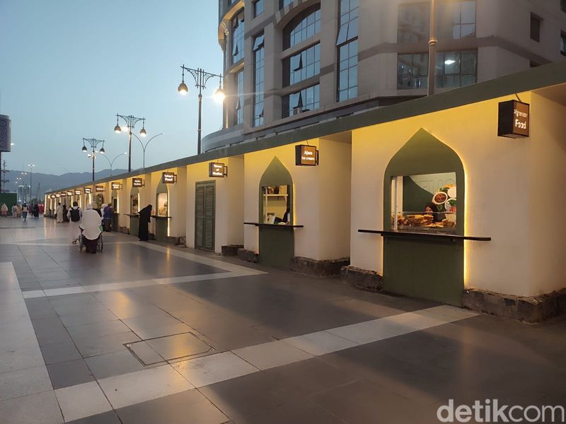Sensasi Menikmati Gorengan Multikultur di Depan Masjid Nabawi