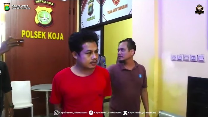Seorang pria pelaku curanmor ditangkap di Koja, Jakarta Utara. Pria berinisial MBR itu kerap membawa tembakan jenis air gun saat mencuri motor. (dok Polres Jakut)