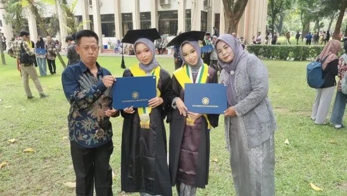 Sherlina dan Sherlita, wisudawan kembar UGM peraih IPK cum laude
