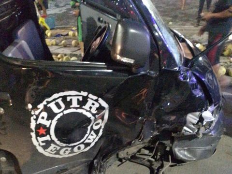Mobil pikap yang menabrak tiga pejalan kaki dan mobil di Semarang.