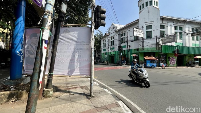 Spanduk kampanye yang bikin polusi visual di Bandung