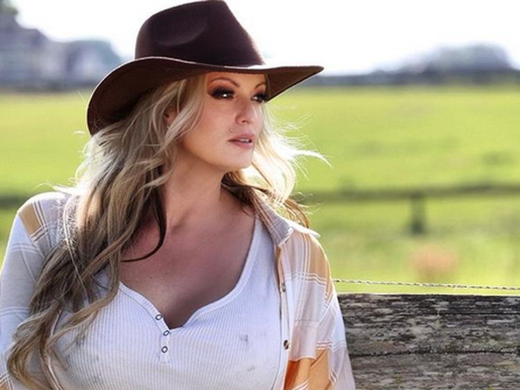 7 Foto Stormy Daniels, Model Playboy yang Minta Melania Ceraikan Donald Trump