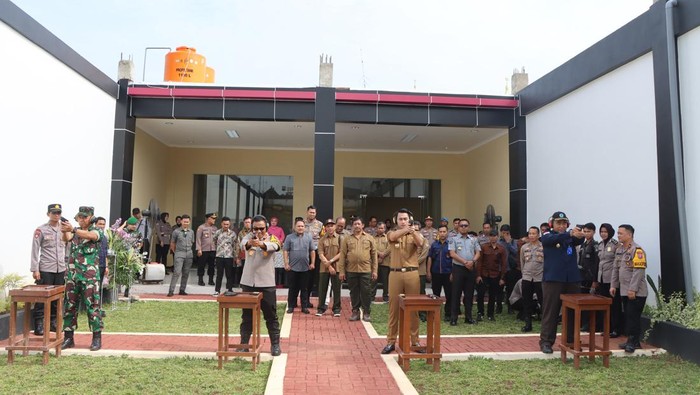 Uji coba lapangan tembak Tantya Sudirajati Polres Tuban usai diresmikan