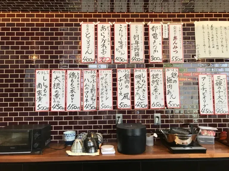 Unik! Menu di Resto Ini Buatan Para Nenek dengan Resep Andalannya