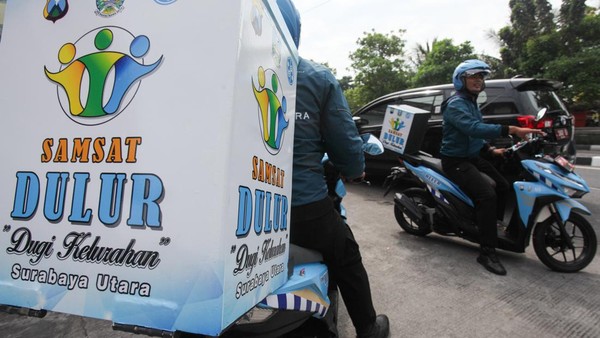 Ada Samsat Keliling Pakai Motor di Surabaya