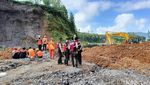 Pencarian 3 Penambang  Tertimbun Longsor di Lumajang