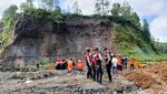 Pencarian 3 Penambang  Tertimbun Longsor di Lumajang