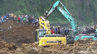 Empat alat berat untuk melakukan pencarian para korban yang belum ditemukan.