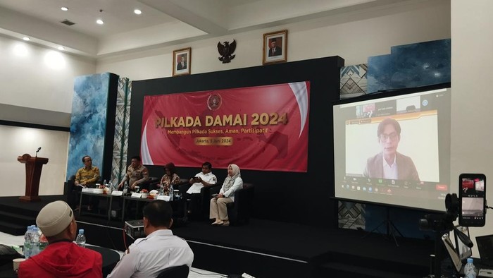 August Mellaz secara daring dalam diskusi Pilkada Damai 2024 yang diselenggarakan oleh PWI Pusat di gedung Dewan Pers, Kebon Sirih, Jakarta Pusat, Rabu (5/6/2024).