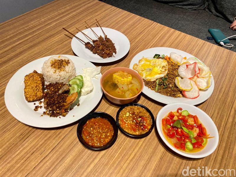 Ayam Tjap Banteng : Gurih Harum! Ayam Goreng Berempah Legendaris 66 Tahun