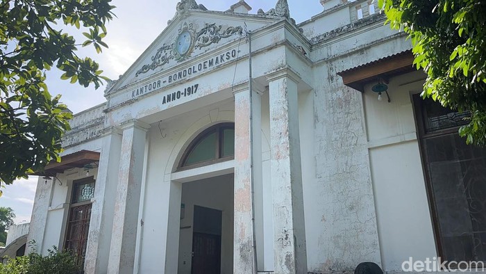 Bangunan Bondo Loemakso, cagar budaya peninggalan Paku Buwono X yang kini tengah dijual Rp 15,5 M. Foto diunggah Rabu (5/6/2024).