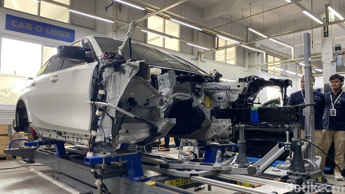 Bengkel BMW Ultima menjadi Approved BMW-MINI Body and Paint Center pertama dari BMW Group Indonesia.