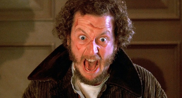 Penampilan Daniel Stern dalam Home Alone 2.