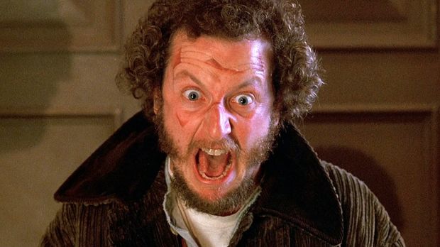 Penampilan Daniel Stern dalam Home Alone 2.