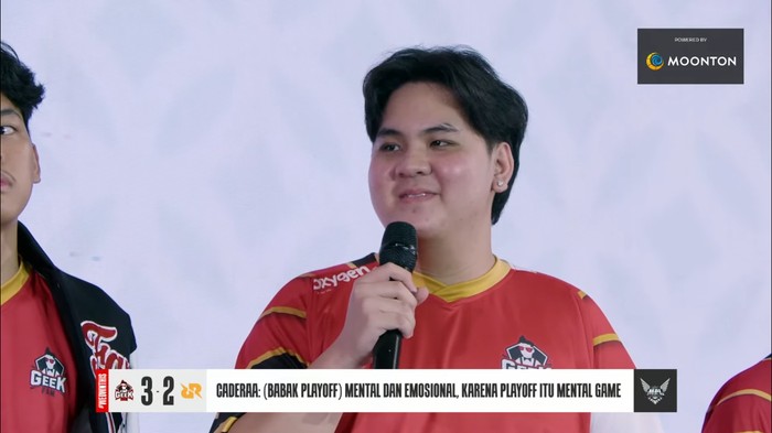 Pertandingan pertama babak playoff MPL ID S13 sudah berakhir. Geek Fam sukses menumbangkan lawannya RRQ Hoshi dengan skor akhir 3-2.