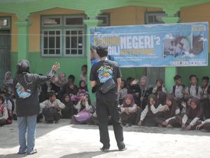 Misi Pendidikan Komunitas Lingkar Cakrawala Lewat Ekspedisi Penjuru Negeri