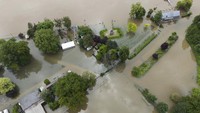 Meskipun situasi kini telah mereda di barat daya Jerman, permukaan air masih tinggi di beberapa bagian Bavaria, khususnya di Danube dan di wilayah Rosenheim di tenggara. Beberapa jalur kereta api utama, termasuk beberapa jalur menuju Munich, masih diblokir atau terganggu. AP/Boris Roessler  