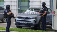 Pasukan Kontraterorisme Rumania  mengumumkan telah menahan pria berusia 34 tahun yang mengancam akan membakar dirinya sendiri dan berusaha menyebabkan kerusakan dengan bom molotov.  