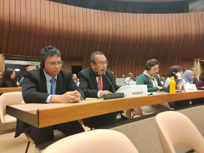 Indonesia menunjukkan komitmen yang kuat di panggung internasional, dalam upaya memprioritaskan keselamatan dan kesehatan para pekerja dari ancaman bahaya biologis.